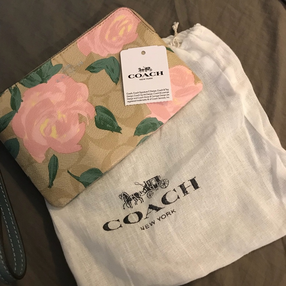coach small wristlet